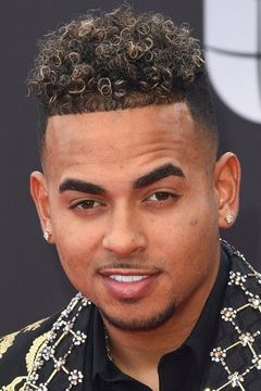 Ozuna interpreta Ozuna
