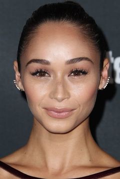 Cara Santana interpreta Jeannie
