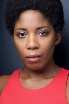 Sarah Ellen Stephens interpreta Young Vonetta Davis