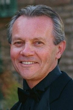 David Valdes interpreta Manes