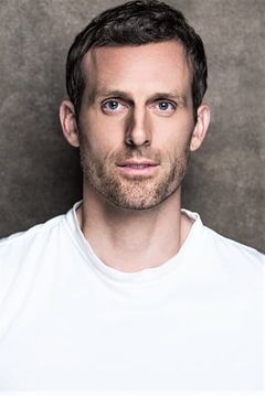 Will McFadden interpreta Club Guy
