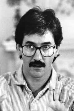 Paul Flaherty interpreta Self (archive footage)