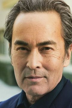 Gary Murakami interpreta Buck