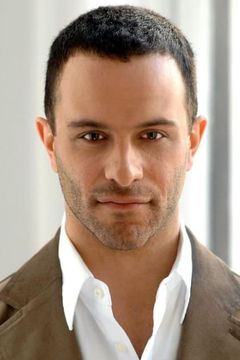 Aaron Costa Ganis interpreta Cold Room Med Tech