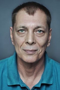 John Lazar interpreta Cal MacKinney