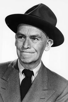 James Gleason interpreta Rev. Dr. Wilbur Fiske