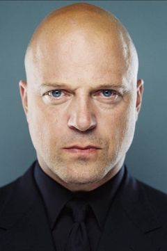Michael Chiklis interpreta Dell Toledo
