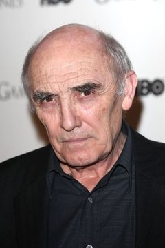 Donald Sumpter interpreta Maester Luwin