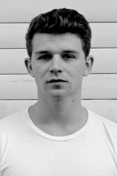 Simon Morzé interpreta Jan Schnell