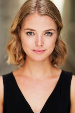 Ellie Gall interpreta Young Fiona