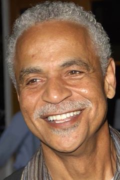Ron Glass interpreta Shepherd Derrial Book