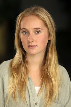 Ilsa Fogg interpreta Teen Abby