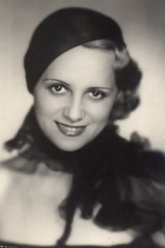 Karolina Lubieńska interpreta Mrs. Pobratynska, Ewa's mother