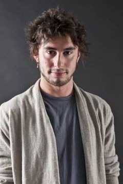 Luca Peracino interpreta Teo Colombo