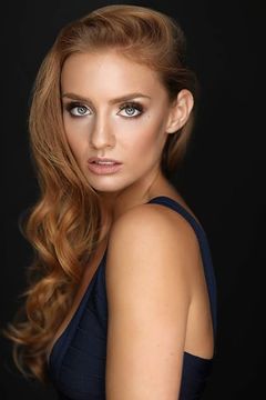 Kylee Bush interpreta Ella