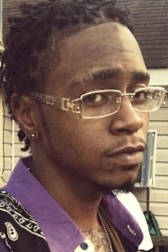 Dominick 'Dino' Howard interpreta Pitts' Friend