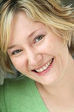 Linda Pine interpreta Head Priest Daughter