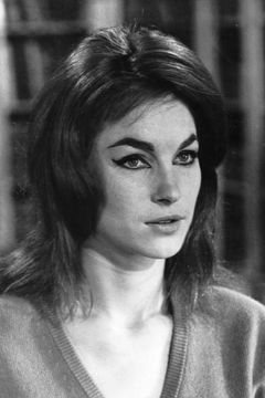 Shirley Anne Field interpreta Laure