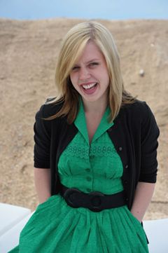 Claire Sloma interpreta Greg's Date (Pretty Girl in Car)