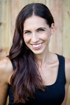 Tara Jade Borg interpreta Christmas Caroler