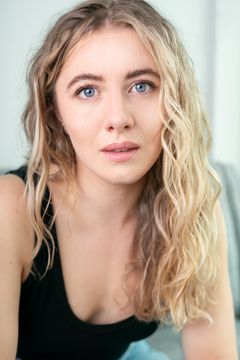 Tavia Cervi interpreta Lindsay