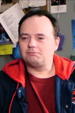 Rich Evans interpreta Lonely Balloon Loser (uncredited)