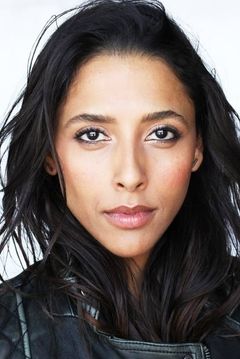Bianca Lopez interpreta Juice Store Employee