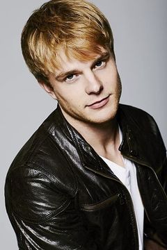 Graham Rogers interpreta Jacob