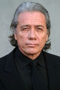 Edward James Olmos interpreta Martin Castillo