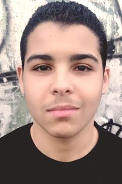 Emir Seghir interpreta Momo