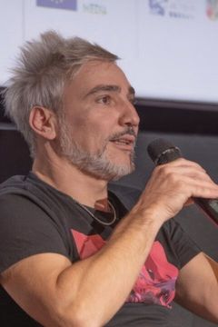 Diego Capitani interpreta Presidente Commissione