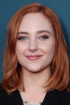 Haley Ramm interpreta Gwen Tennyson