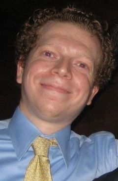 Alex Zuckerman interpreta Latchboy