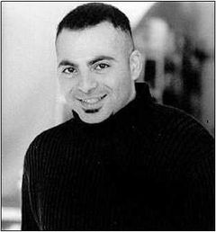 Michel'Gish' Abou-Samah interpreta Saudi Translator