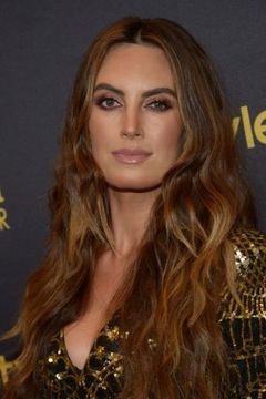 Elizabeth Chambers interpreta Kathryn