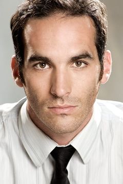 Ryan Hesp interpreta Mike the Waiter
