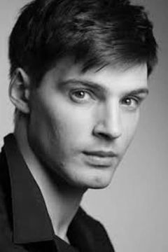 Daniel Fraser interpreta Zak