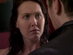 Rebecca Atkinson interpreta Karen Jackson