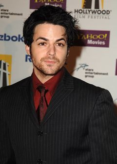 David Lago interpreta Detective
