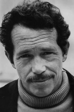 Warren Oates interpreta Hammond Maxwell