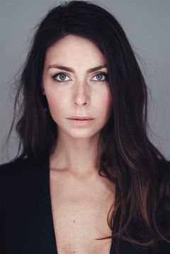 Emilie Arthapignet interpreta Mélanie