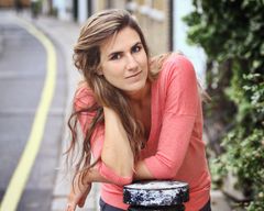 Jana Zeineddine interpreta Assani