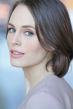 Ellen Adair interpreta Lisa