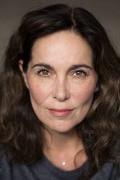 Fiona Dolman interpreta Sarah Barnaby
