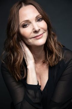 Rebecca Lines interpreta Witch #2