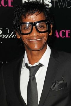 Ron Pritchard interpreta Sammy Davis Jr.
