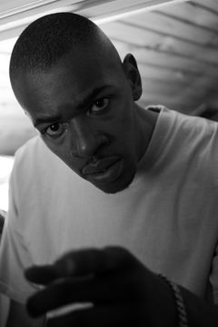 Ike Ortiz interpreta Jibril