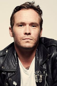 Blake Heron interpreta Sp4 Galen Bungum