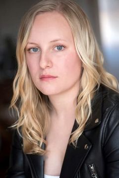 Chloe Greenfield interpreta Lily