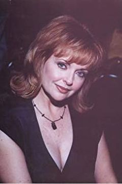 C.C. Carr interpreta Wife